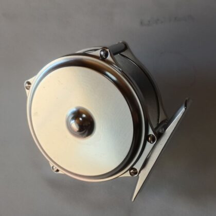 レイズドピラー　フライリール　SILVER